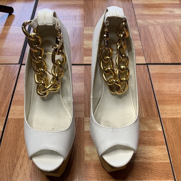 Privileged Mercer Heels w/Gold Chain - GUC 6.5 White/Gold/yellow/black - Picture 7 of 10